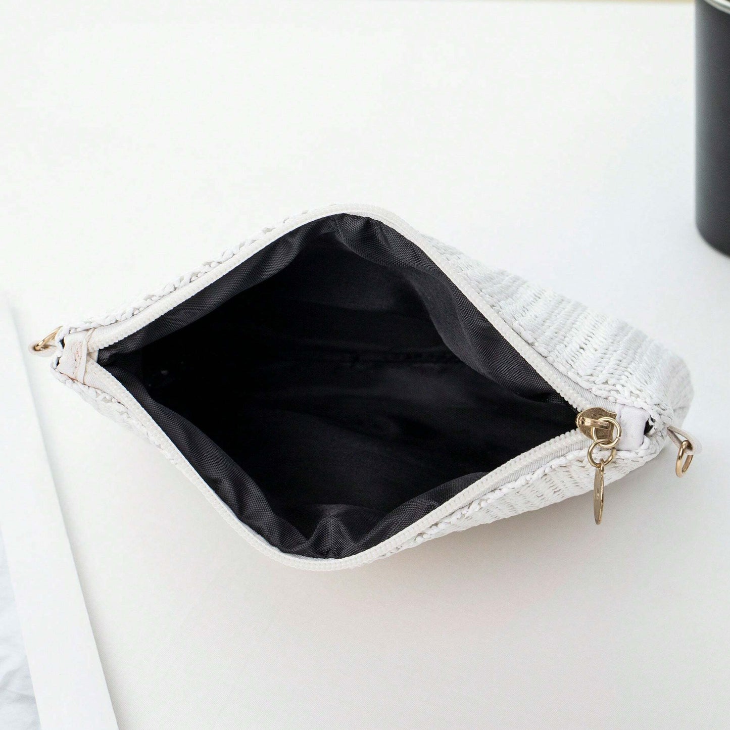 Chic Straw Shoulder & Crossbody Bag. Perfect for Beach and Summer Outings